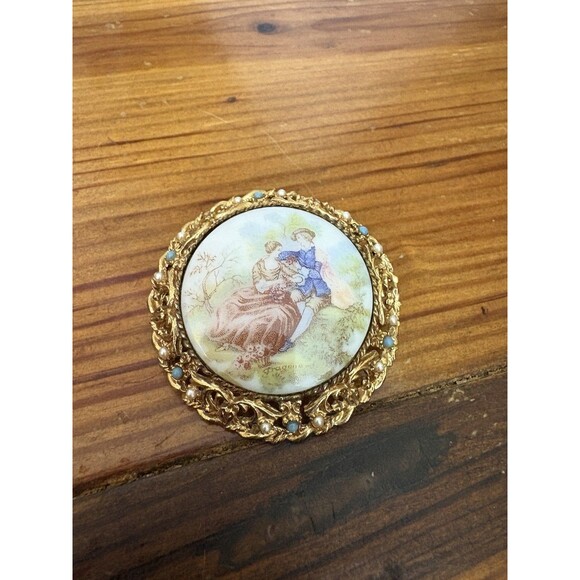 Vintage Porcelain Brooch Pin Courting Couple Lovers Fragonard French Scene Round - Picture 12 of 12